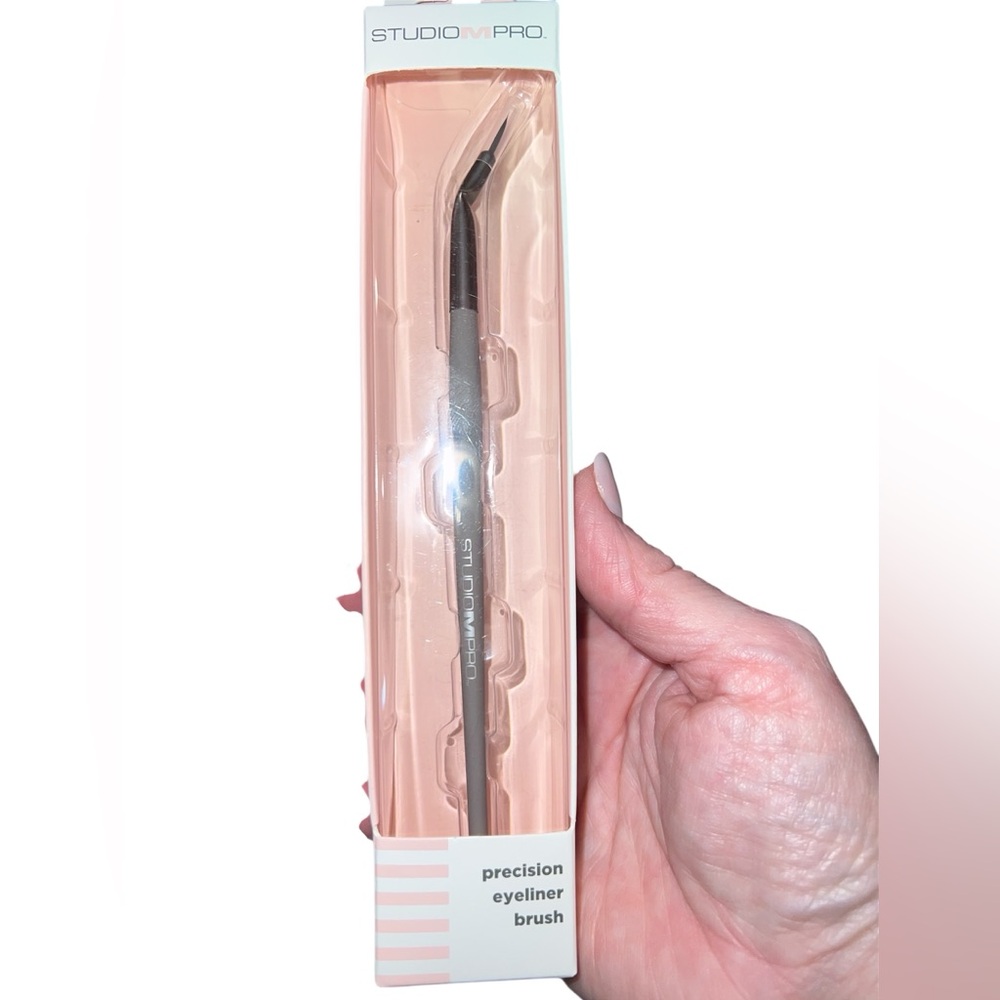 Studio Black Precision Eyeliner Brush